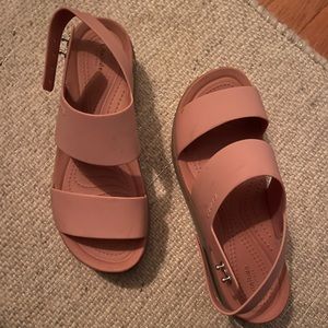 Crocs Brooklyn Low Wedge in Pale Blush/Mushroom